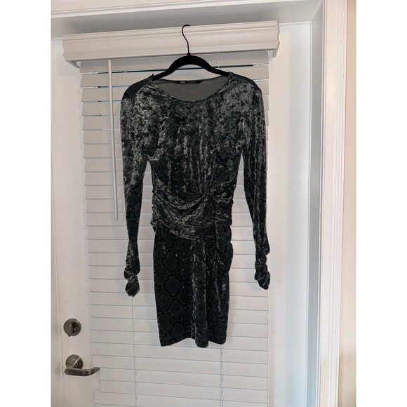 Zara snakeskin mini green velvet dress - Picture 1 of 5